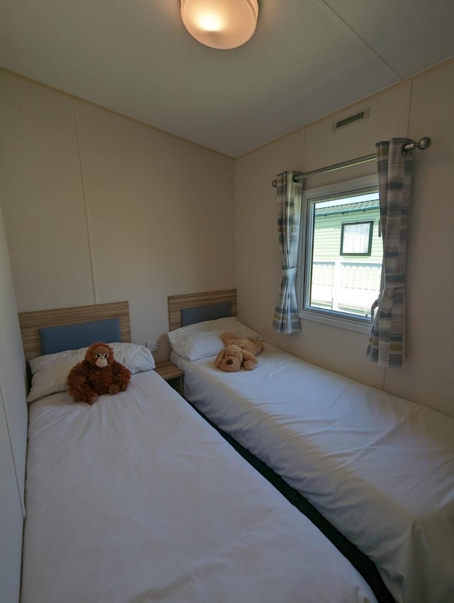Lovely Bright Modern Caravan Swanage On Peaceful And Tranquil Holiday Park Exteriör bild