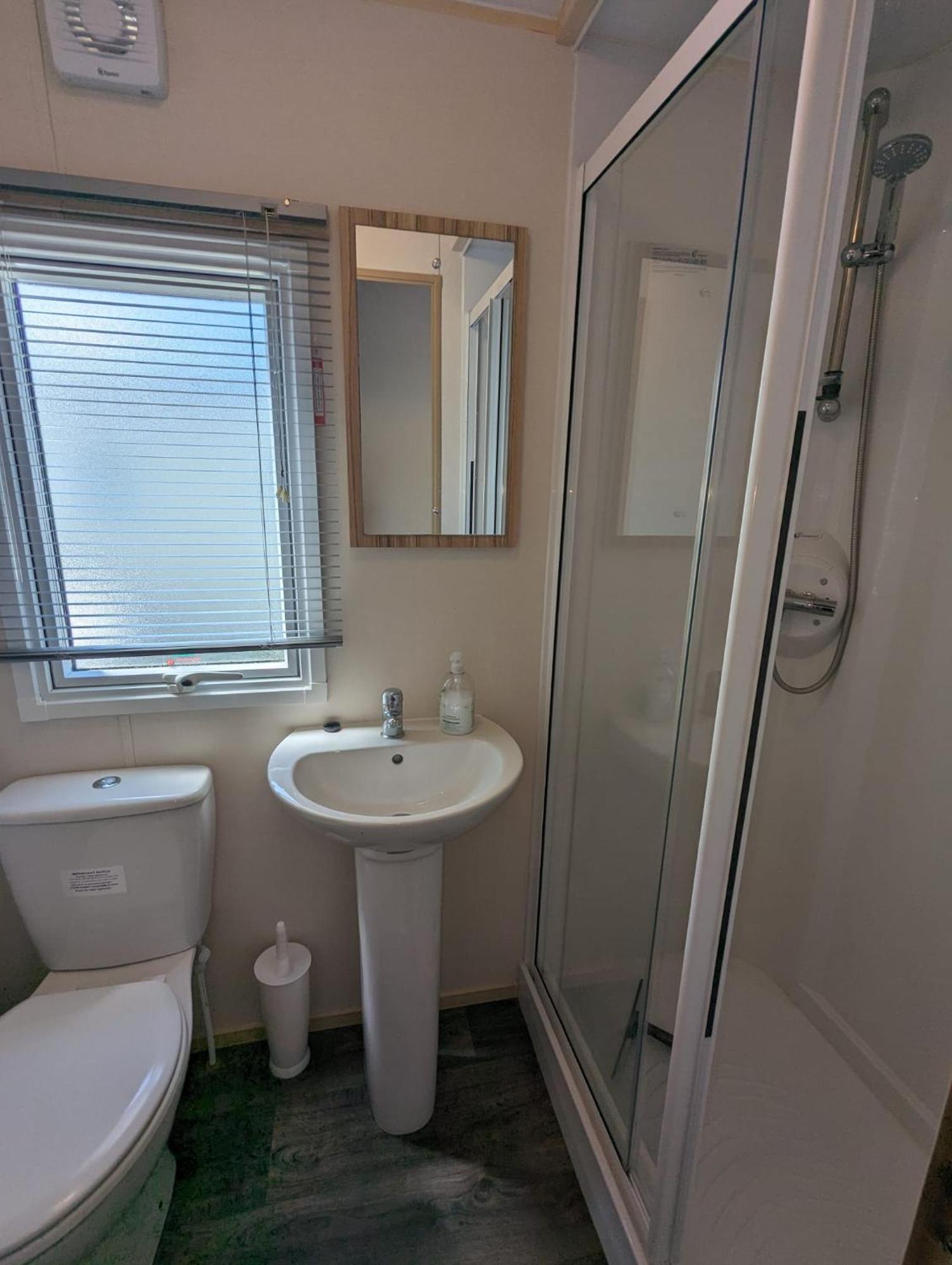 Lovely Bright Modern Caravan Swanage On Peaceful And Tranquil Holiday Park Exteriör bild