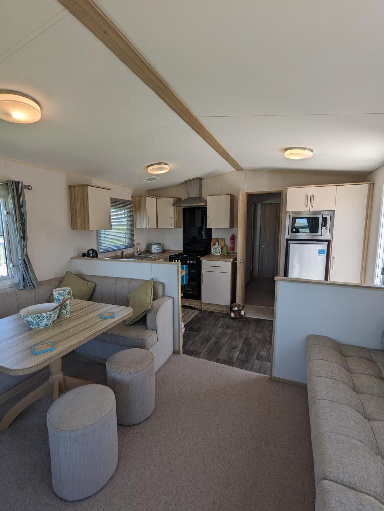 Lovely Bright Modern Caravan Swanage On Peaceful And Tranquil Holiday Park Exteriör bild