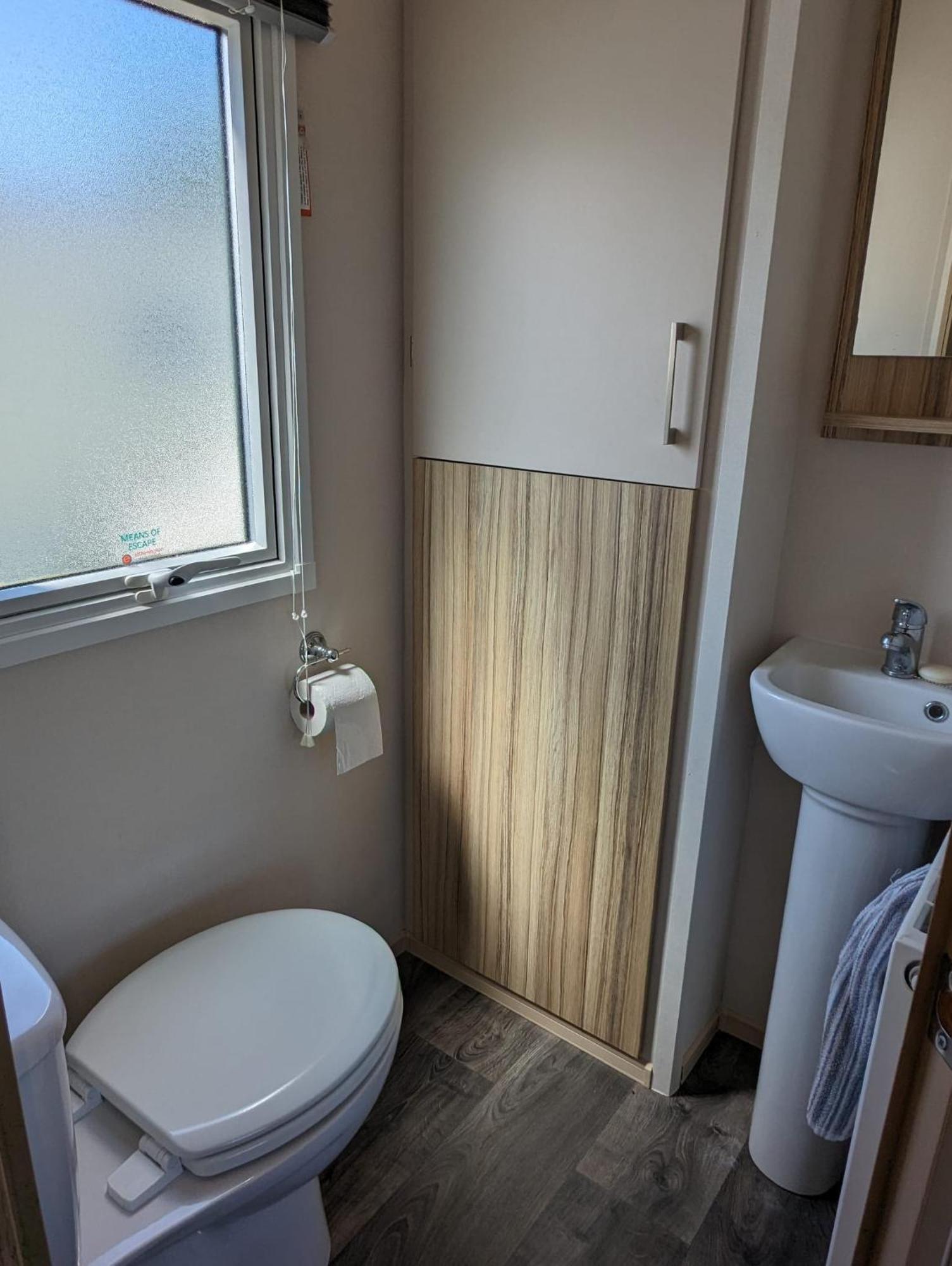 Lovely Bright Modern Caravan Swanage On Peaceful And Tranquil Holiday Park Exteriör bild
