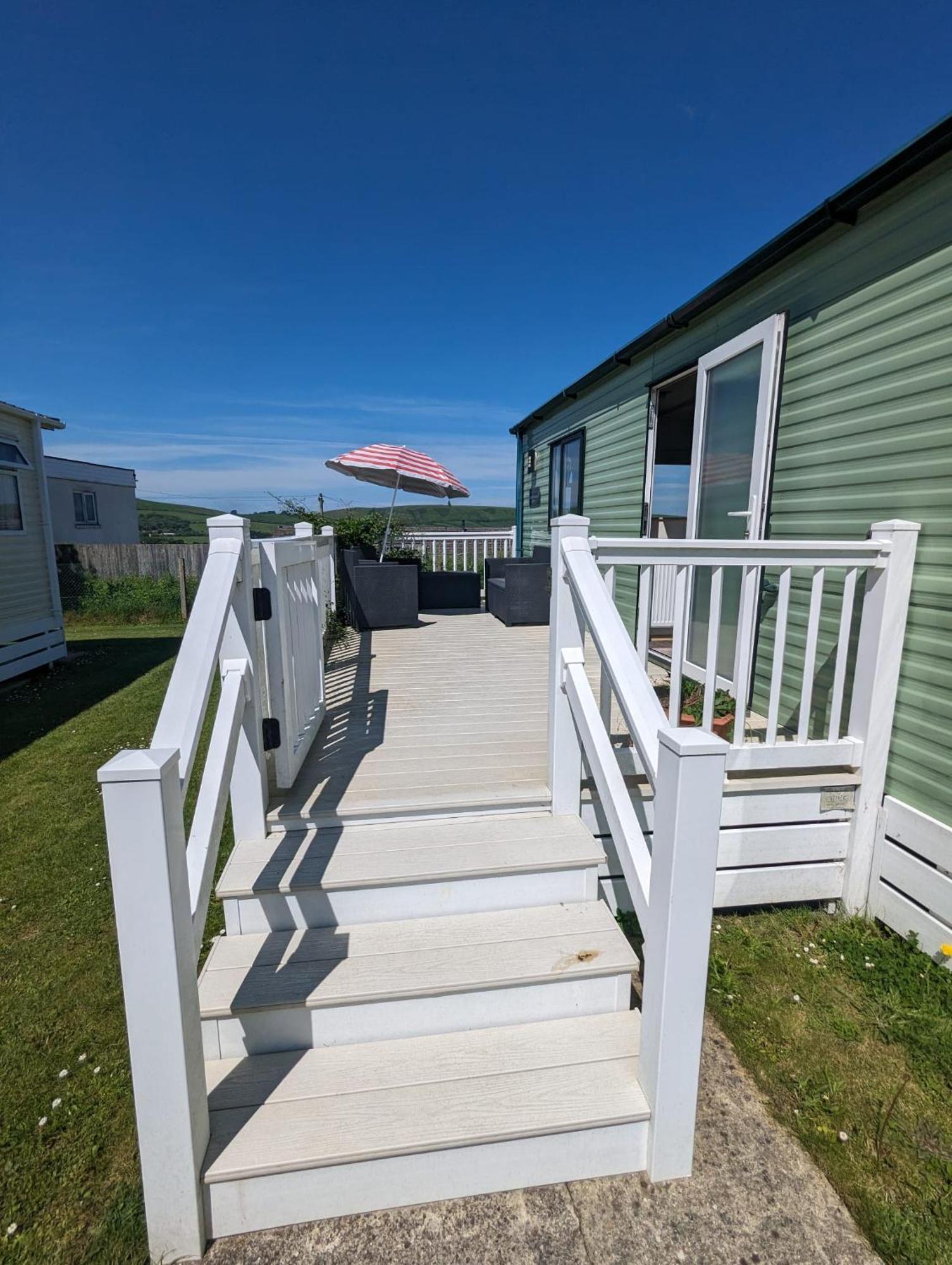 Lovely Bright Modern Caravan Swanage On Peaceful And Tranquil Holiday Park Exteriör bild