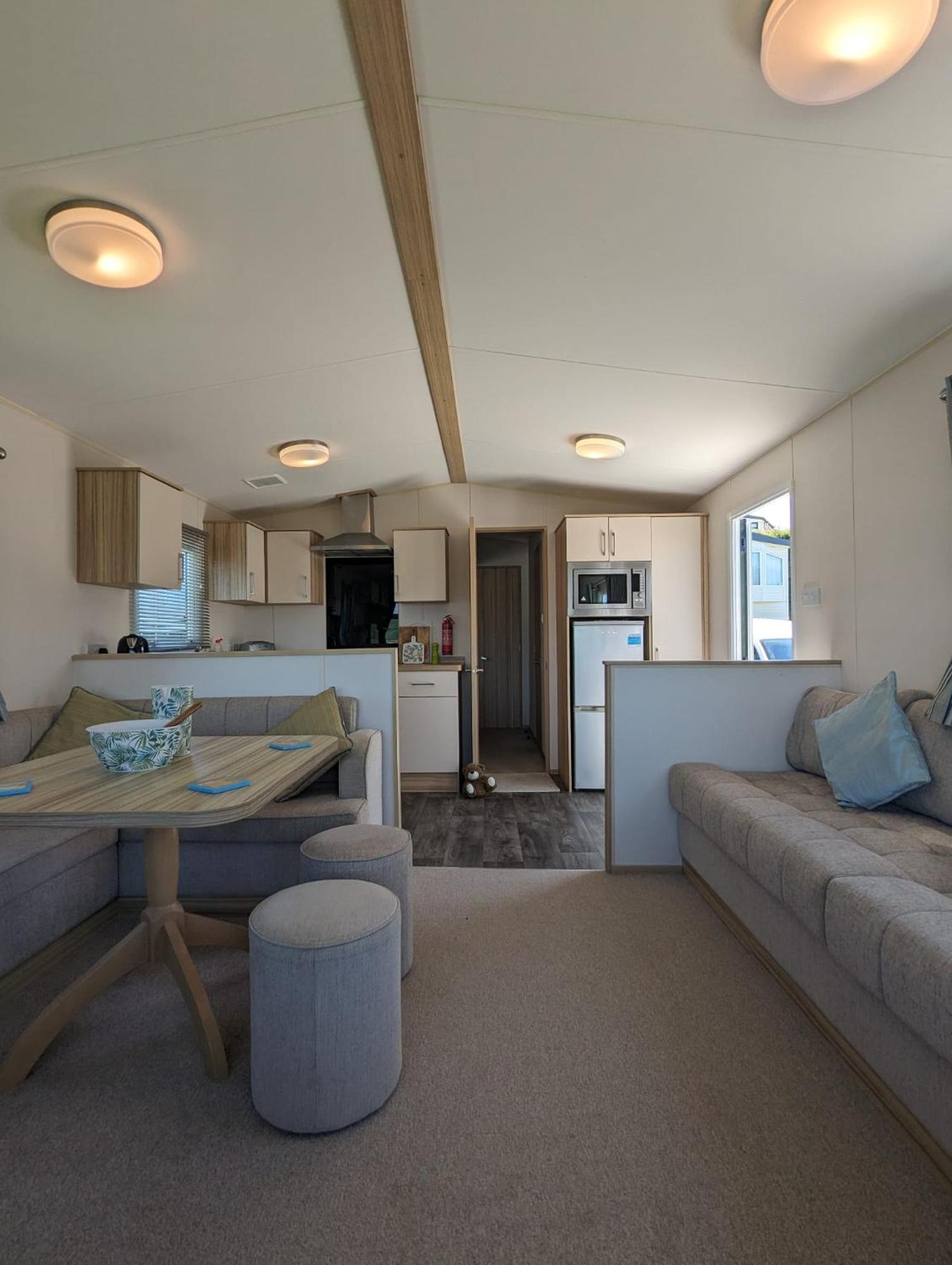 Lovely Bright Modern Caravan Swanage On Peaceful And Tranquil Holiday Park Exteriör bild