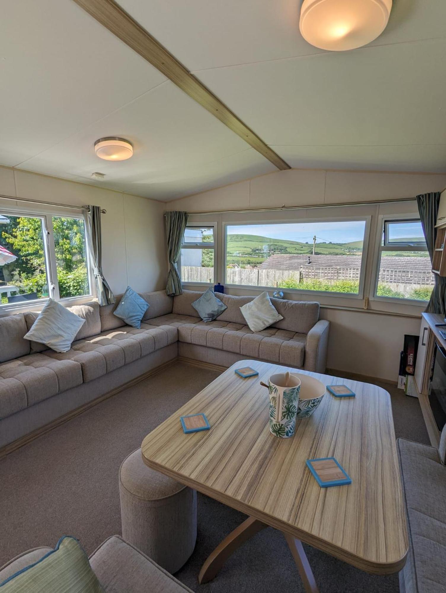 Lovely Bright Modern Caravan Swanage On Peaceful And Tranquil Holiday Park Exteriör bild