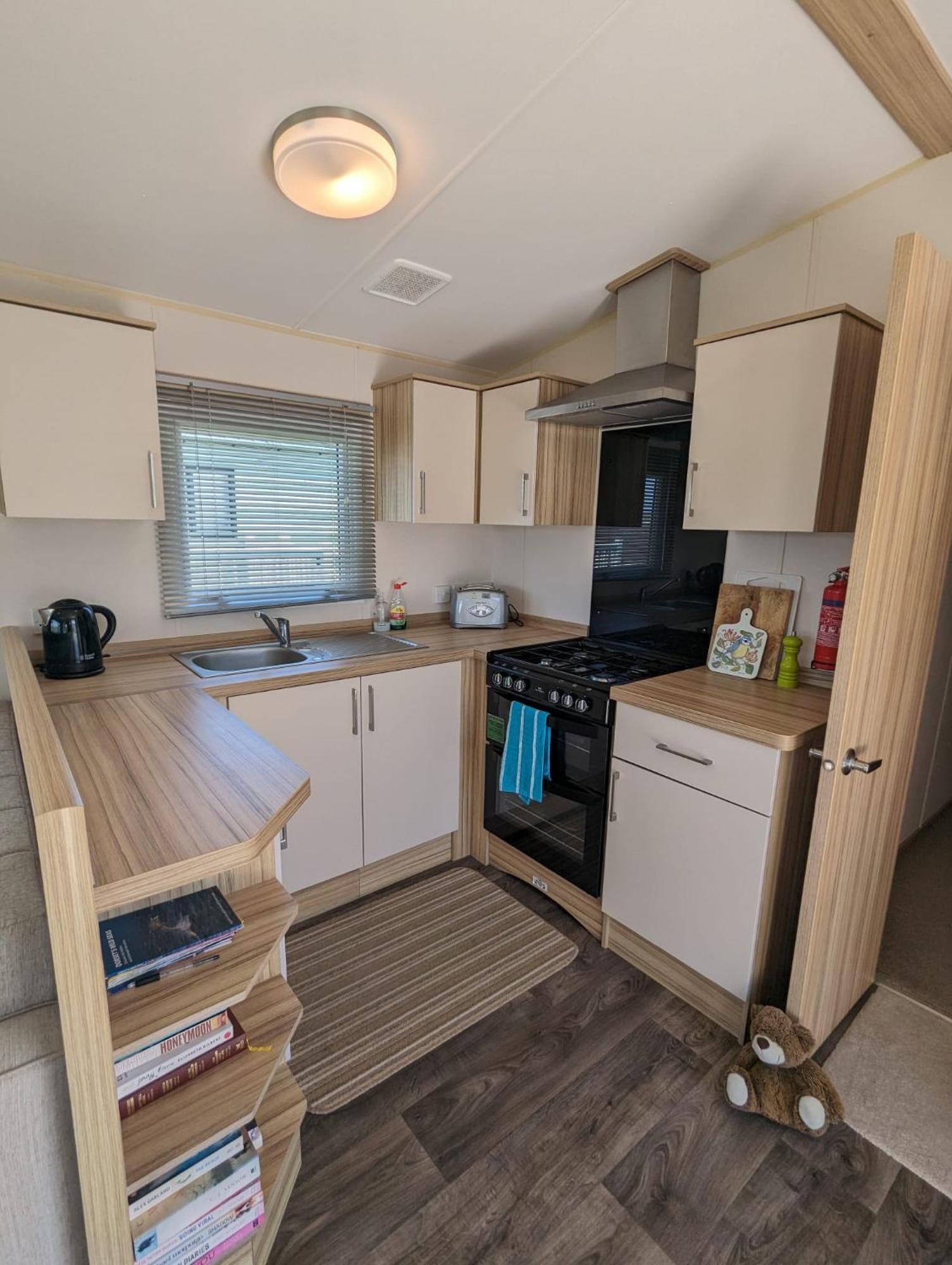Lovely Bright Modern Caravan Swanage On Peaceful And Tranquil Holiday Park Exteriör bild